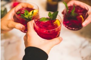 Trinquer sangria 